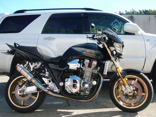 製作車輌P010-CB1300SF