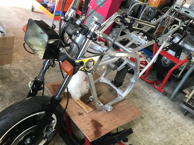 インナーチューブ、トップブリッジ・アンダーステム